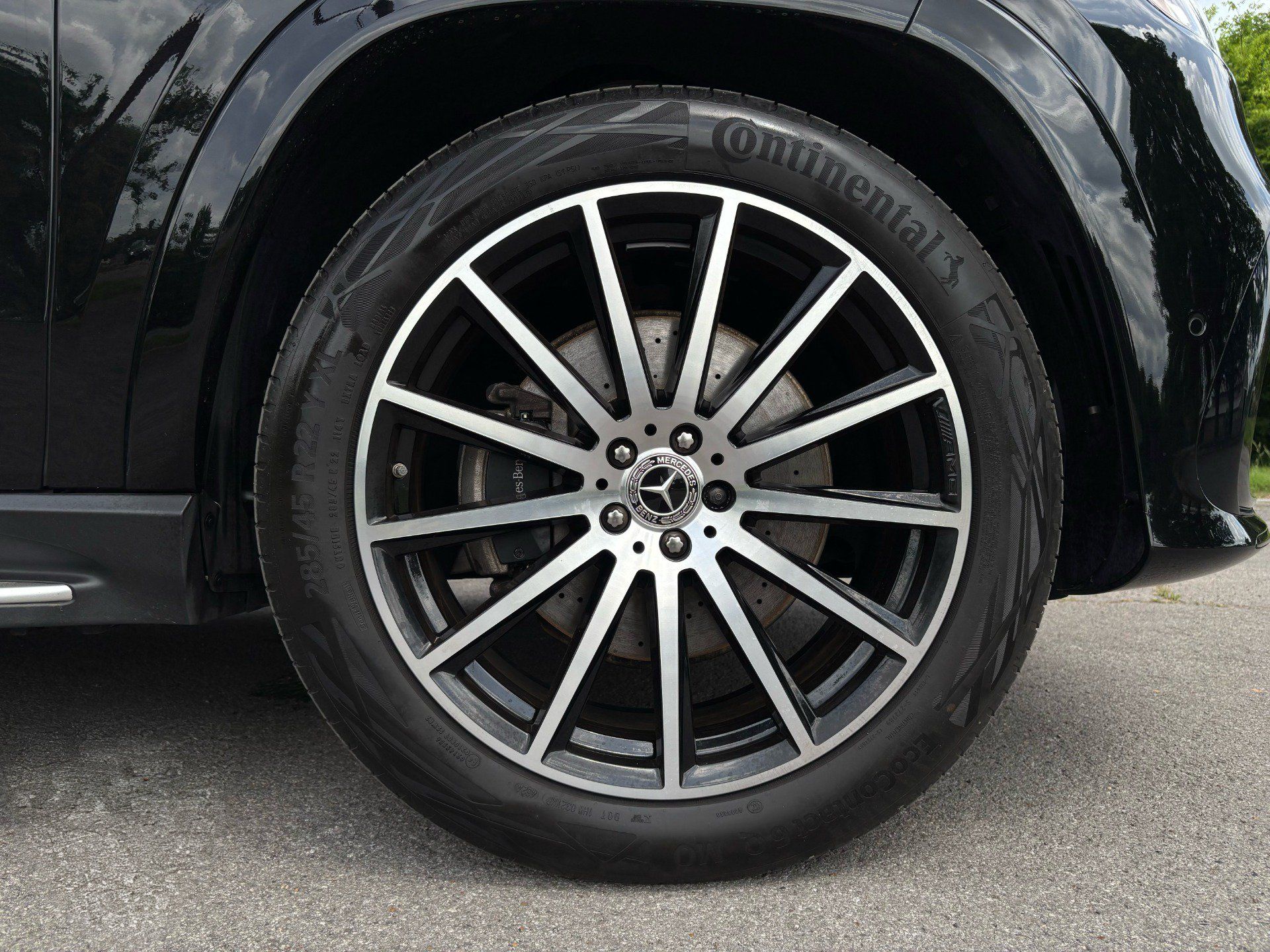 Used 2025 Mercedes-Benz GLS 450 4MATIC w/ AMG Line Exterior image 55