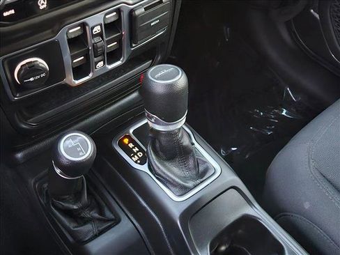 Used 2022 Jeep Gladiator Sport AWD/4WD image 11