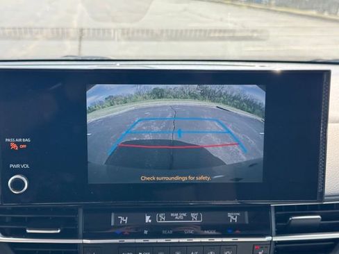 Used 2025 Toyota Sienna XLE image 22