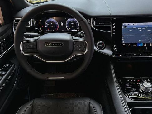 Used 2023 Jeep Wagoneer Series III w/ Preferred Equipment Group image 11