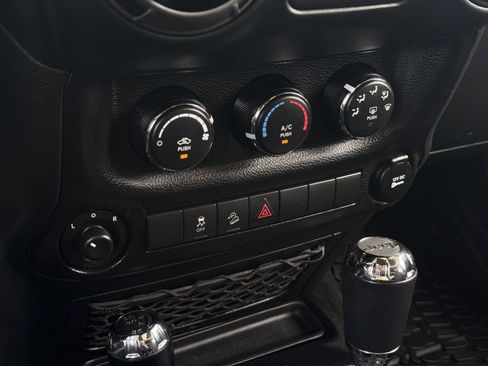 Used 2018 Jeep Wrangler Unlimited Sport S image 21