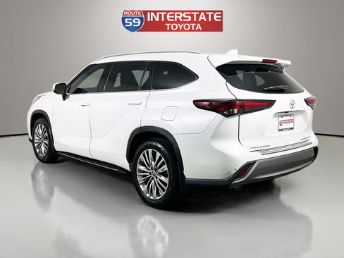 Certified 2024 Toyota Highlander Platinum AWD/4WD image 5