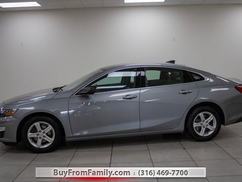 Used 2023 Chevrolet Malibu LS image 1