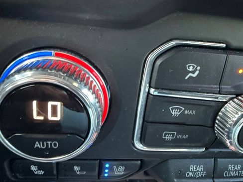 Used 2024 GMC Yukon AT4 w/ AT4 Premium Plus Package AWD/4WD image 6