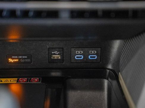 Used 2025 Toyota Camry SE image 22