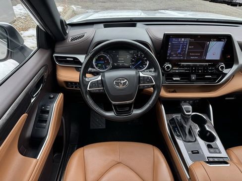 Certified 2022 Toyota Highlander Platinum image 5