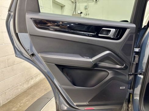 Used 2019 Porsche Cayenne AWD/4WD image 17