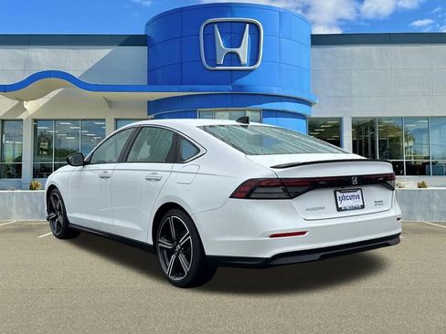 Used 2023 Honda Accord Sport image 4