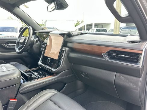 Certified 2025 GMC Yukon Denali AWD/4WD image 28