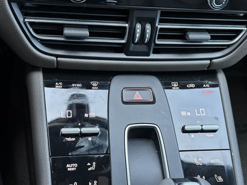 Certified 2024 Porsche Macan S AWD/4WD image 23