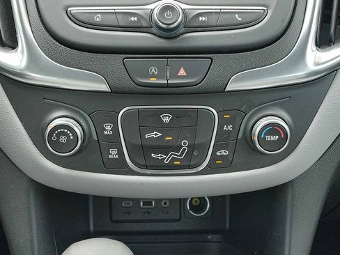 Used 2022 Chevrolet Equinox LS AWD/4WD image 30