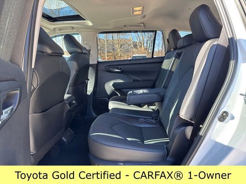 Certified 2021 Toyota Highlander XLE image 29