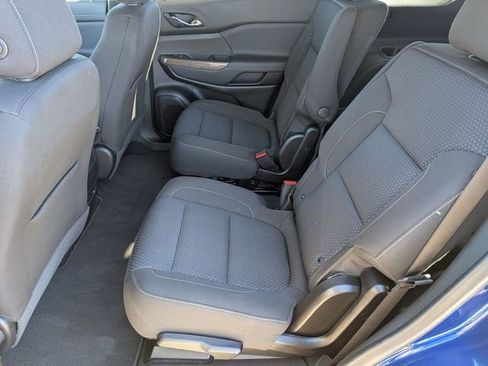 Used 2023 GMC Acadia SLE image 24