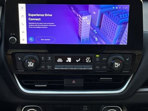 Used 2025 Toyota Grand Highlander AWD image 12