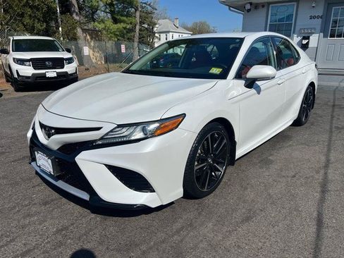 Used 2019 Toyota Camry XSE image 3