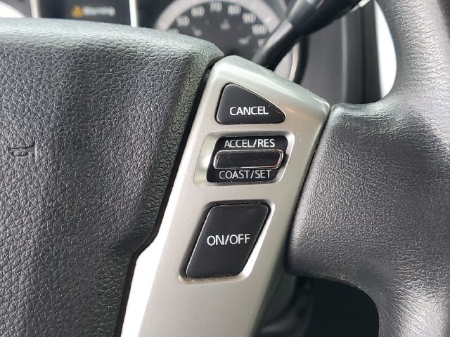 Used 2017 Nissan Titan SV AWD/4WD image 17