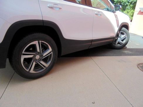 Used 2020 GMC Terrain SLT FWD image 25