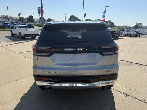 Used 2024 GMC Acadia Denali image 4