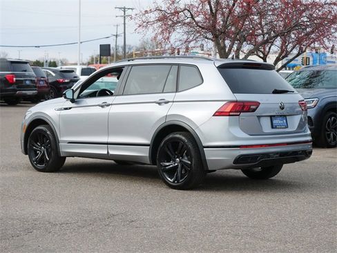 Certified 2024 Volkswagen Tiguan SE R-Line image 5