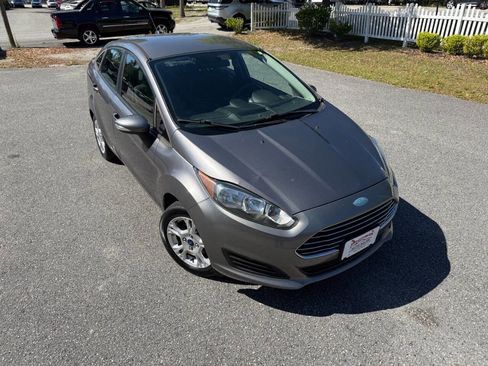 Used 2014 Ford Fiesta SE image 12