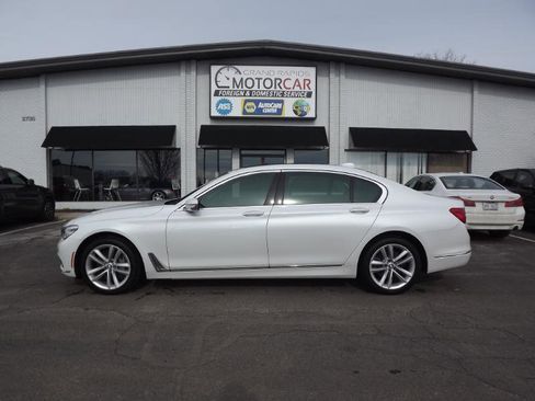 Used 2018 BMW 750i xDrive XI image 2