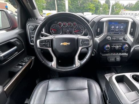Used 2021 Chevrolet Silverado 1500 LT AWD/4WD image 17