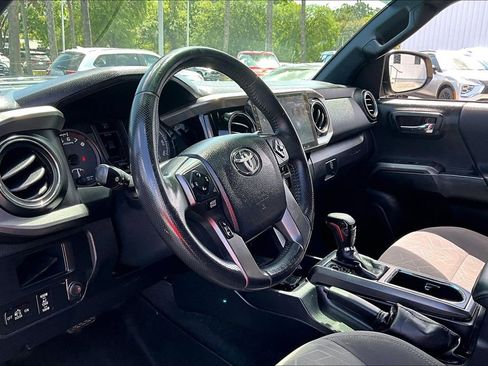 Used 2016 Toyota Tacoma TRD Off-Road w/ Towing Package image 17