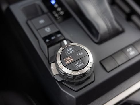 Certified 2025 Toyota Tacoma TRD Off-Road AWD/4WD image 23