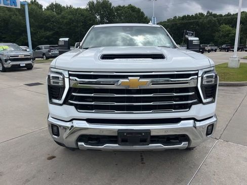 Used 2025 Chevrolet Silverado 2500 LTZ w/ LTZ Convenience Package AWD/4WD image 15