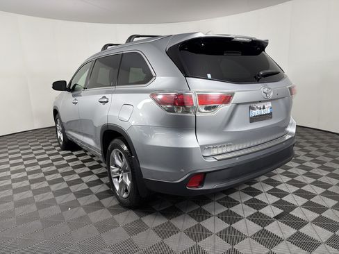 Used 2015 Toyota Highlander Limited w/ Driver Technology Package FWD image 5