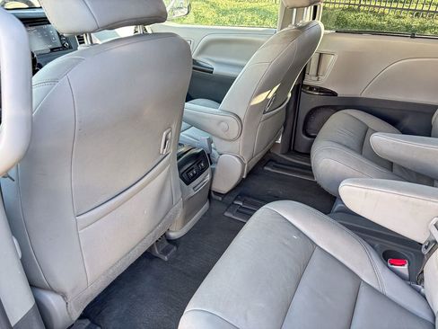 Used 2019 Toyota Sienna XLE image 41