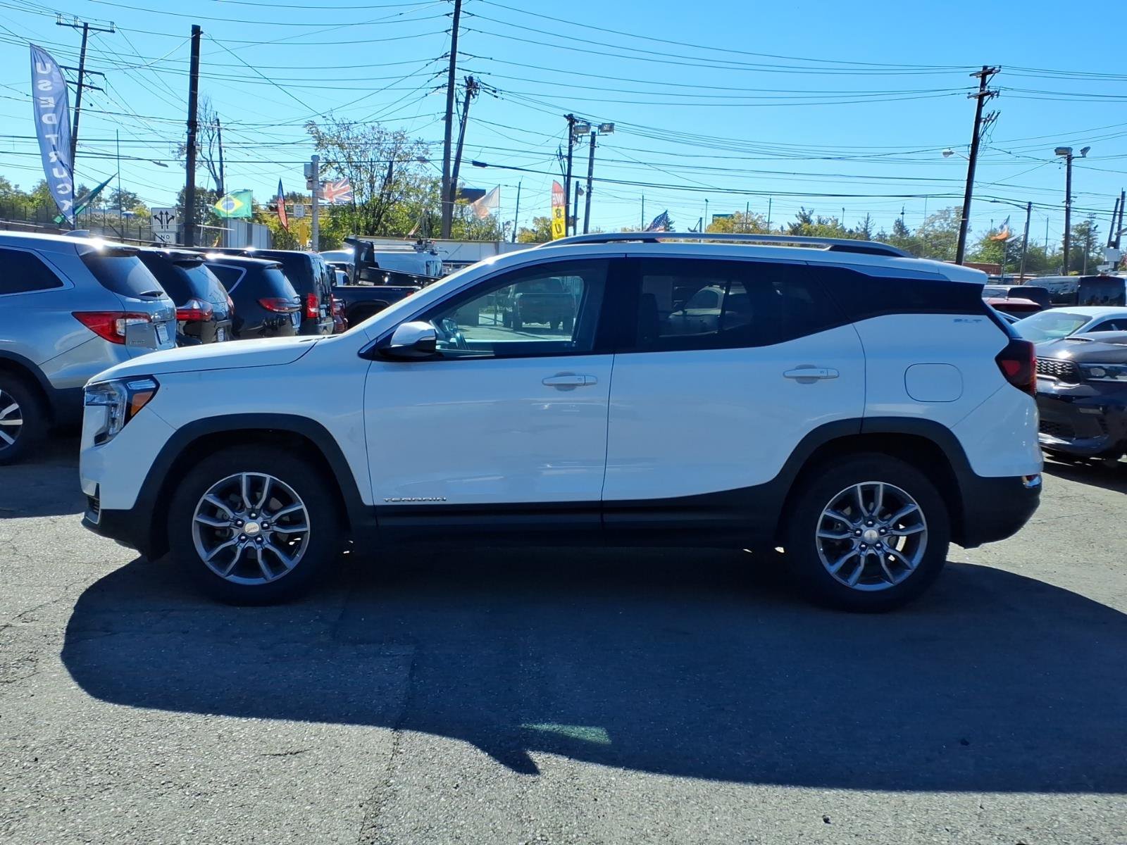 Used 2022 GMC Terrain SLT AWD/4WD image 4