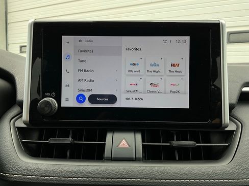 Used 2025 Toyota RAV4 XLE image 31