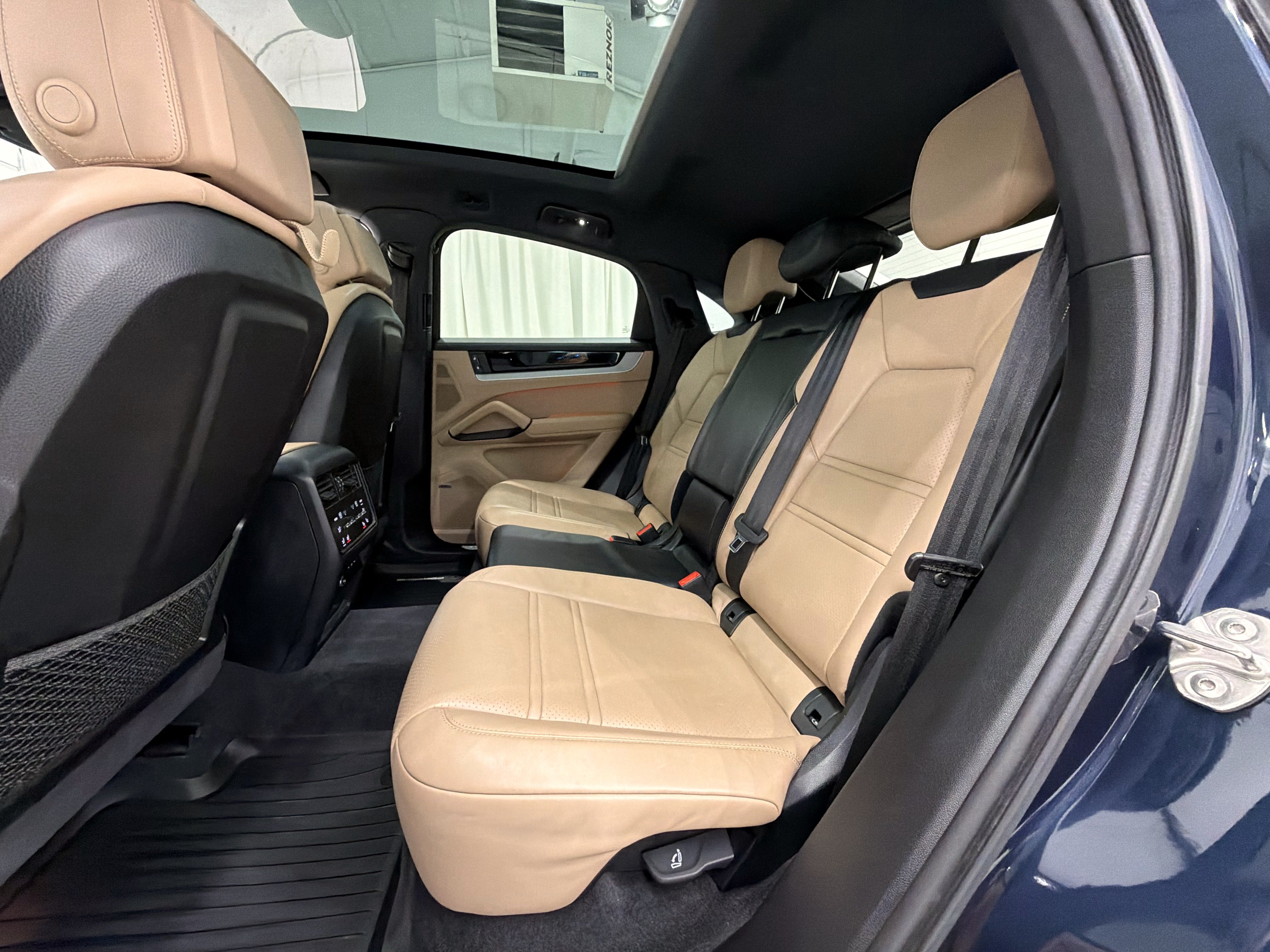 Certified 2024 Porsche Cayenne Coupe AWD/4WD image 19
