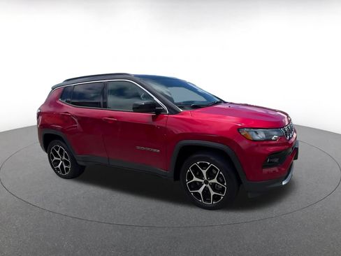Used 2025 Jeep Compass Limited AWD/4WD image 2