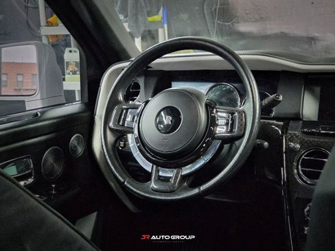 Used 2020 Rolls-Royce Cullinan Black Badge image 11