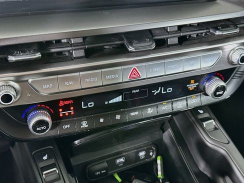 Used 2025 Kia Telluride S FWD image 24