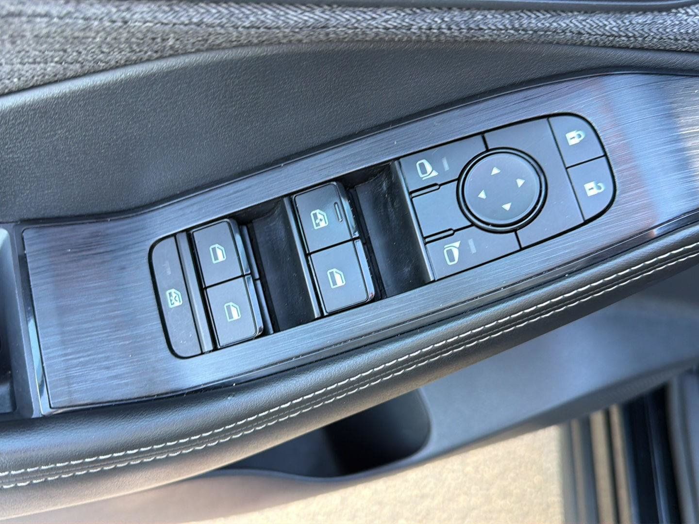 Used 2021 Nissan Rogue SV AWD/4WD image 32