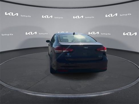 Used 2017 Kia Forte LX image 16