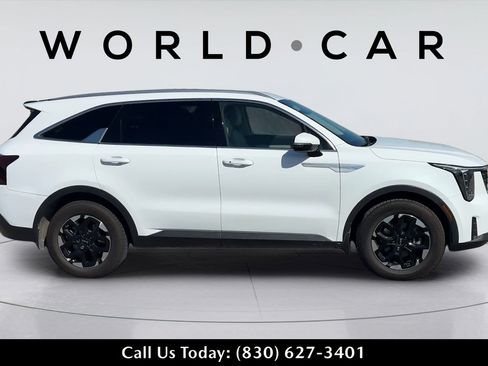 Used 2025 Kia Sorento S FWD image 3