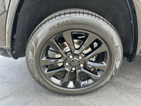 Used 2018 Jeep Grand Cherokee Altitude RWD image 6