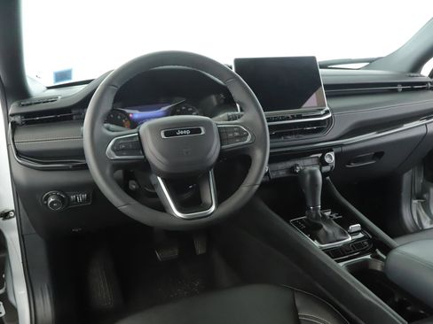 Used 2024 Jeep Compass Latitude w/ Sun and Sound Group image 2