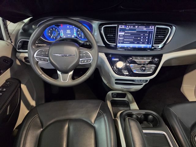 Used 2023 Chrysler Pacifica Touring-L FWD image 36