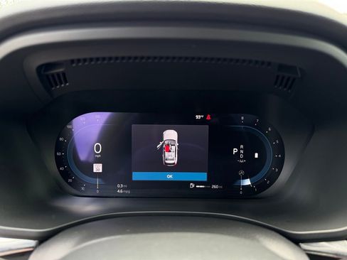 Used 2023 Volvo XC60 B5 Plus image 24