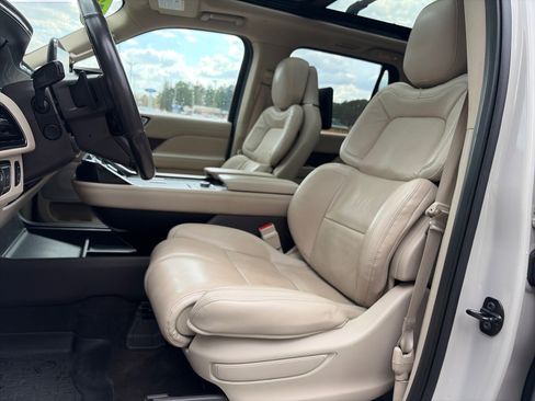 Used 2021 Lincoln Navigator L Reserve AWD/4WD image 16
