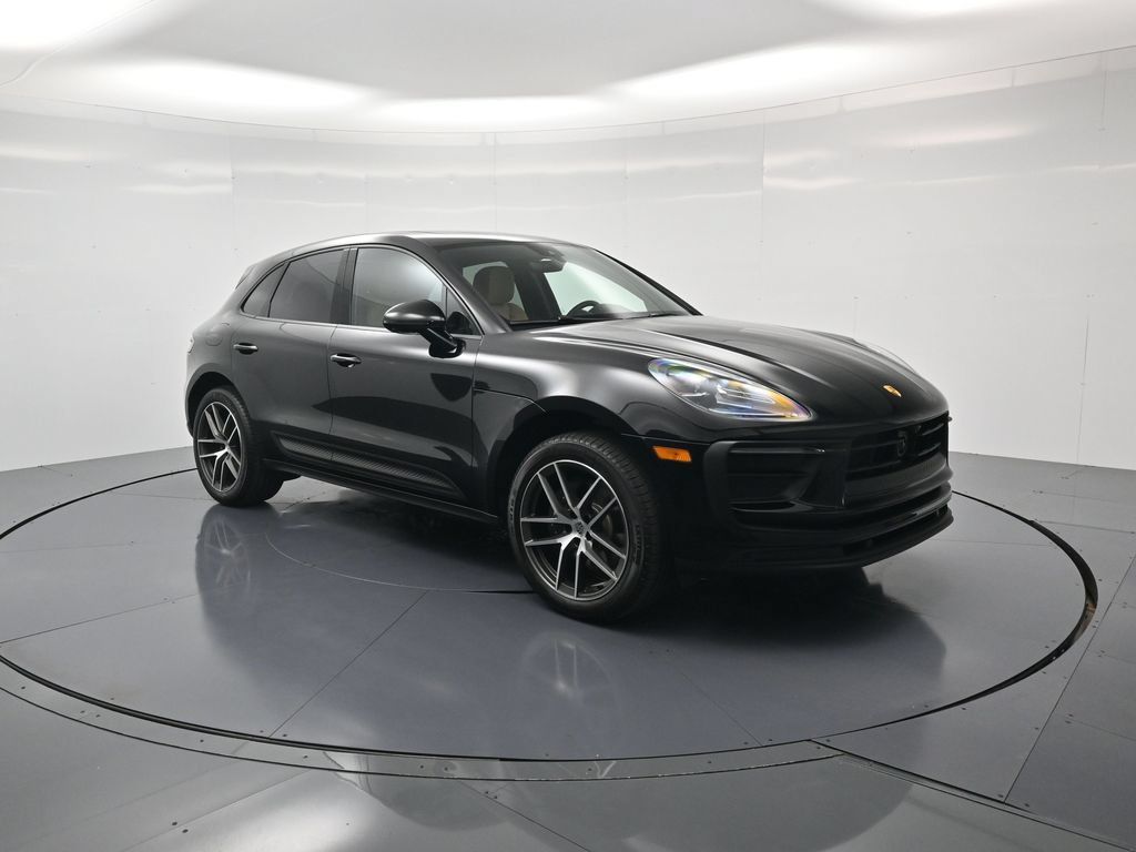 Used 2026 Porsche Macan AWD/4WD image 35