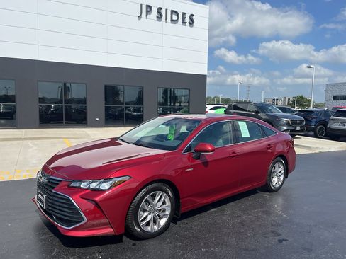 Used 2020 Toyota Avalon XLE w/ Moonroof Package FWD image 1