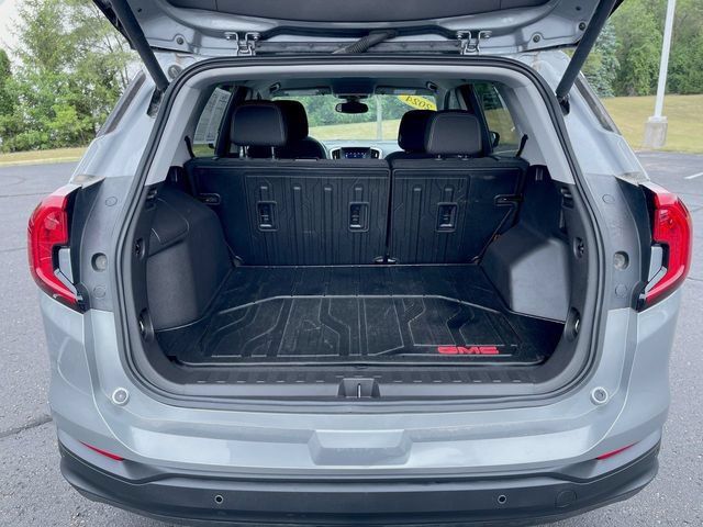 Used 2024 GMC Terrain SLE w/ Driver Convenience Package FWD image 25