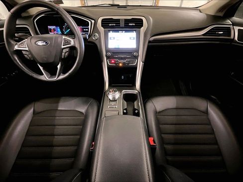 Used 2017 Ford Fusion SE w/ Equipment Group 201A image 14