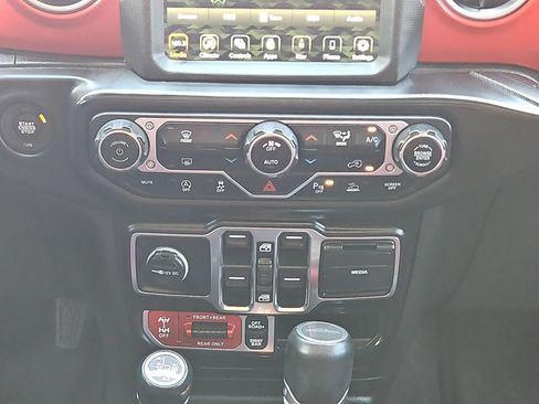 Used 2021 Jeep Gladiator Rubicon AWD/4WD image 19